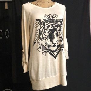 Trendy women’s lightweight long sleeve top